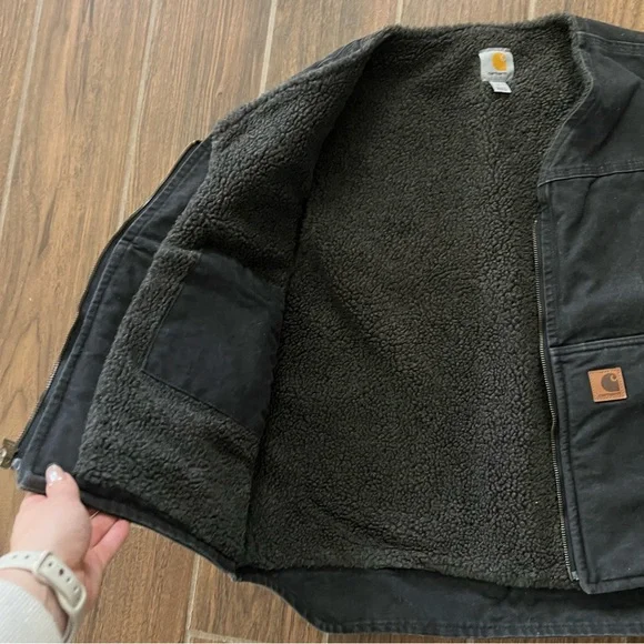 Sherpa Lined Carhartt Vest size L - Picture 3 of 7